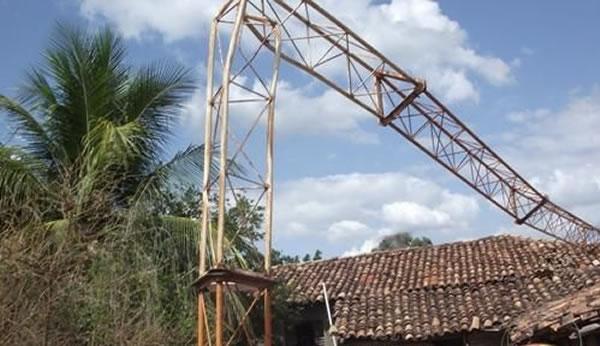 Torre de Rádio desaba em Porto e deixa duas vitimas fatais(Imagem:180Graus)