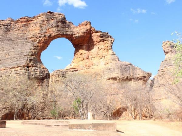 Pedra Furada, no Parque Serra da Capivara.(Imagem:Pedro Santiago/G1)