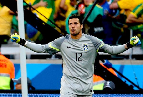 Julio Cesar comemora defesa de pênalti contra o Chile.(Imagem: Agência Reuters)