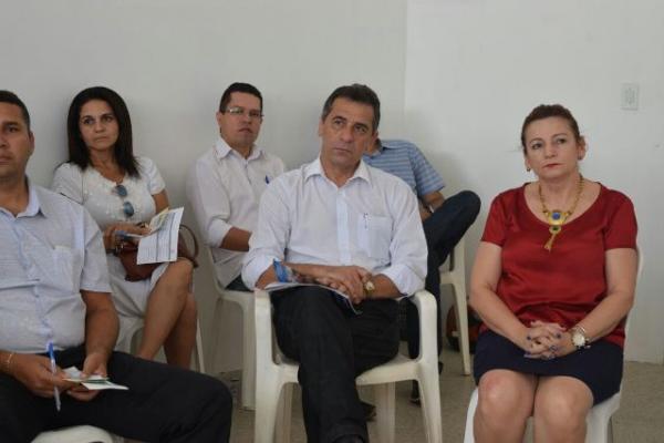 Consultora do Sebrae apresenta serviços da Sala do Empreendedor para servidores municipais.(Imagem:Waldemir Miranda)