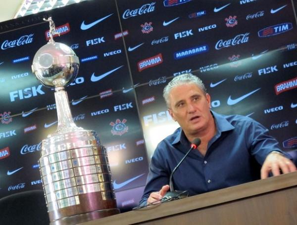 Campeão da Libertadores, Tite ainda não pensou no Mundial.(Imagem:Gustavo Serbonchini /Globoesporte.com)