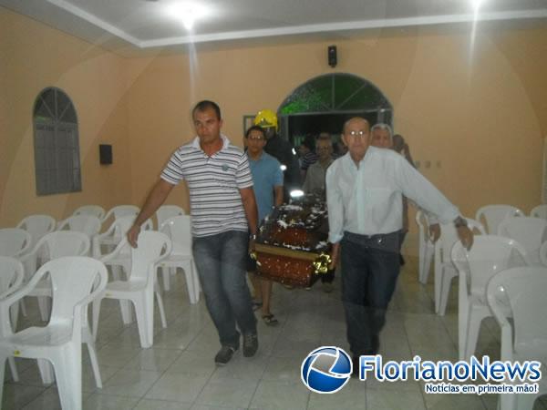 Corpo de Edimar Piauilino seguiu em cortejo para memorial em Floriano.(Imagem:FlorianoNews)