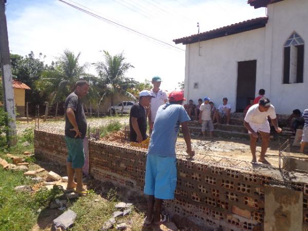 Frei Miguel realiza campanha para construção de calçada da igreja de Santo Antônio.(Imagem:FlorianoNews)