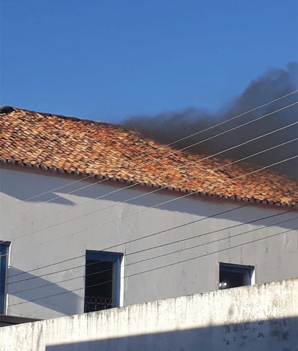Princípio de incêndio atinge prefeitura de Oeiras.(Imagem:Divulgação/Whatsapp)