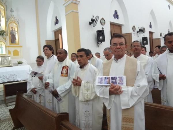 Comemorado os 25 anos de ordenação sacerdotal de Dom Valdemir.(Imagem:FlorianoNews)