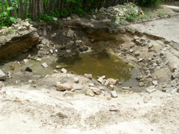 água parada em plena temporada de combate ao mosquito transmissor da Dengue(Imagem:Léo Miranda)