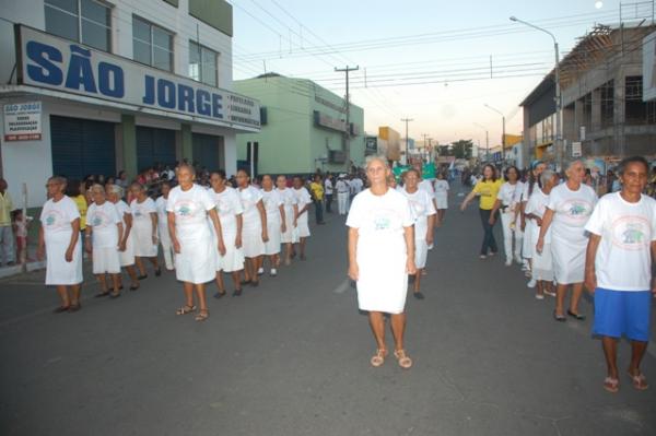 Florianenses prestigiaram o desfile cívico militar de 7 de Setembro.(Imagem:Waldemir Miranda)