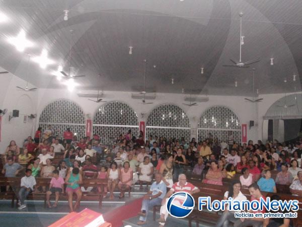 Solenidade de Pentecostes reuniu centenas de fieis em Floriano.(Imagem:FlorianoNews)