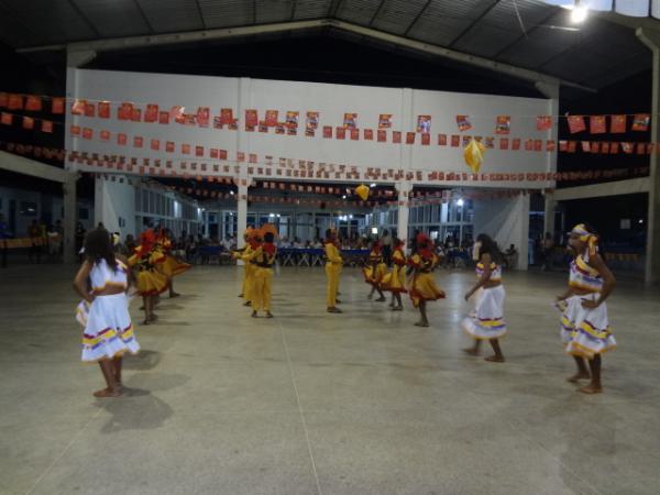 Repórter Amarelinho realizou abertura do Festival de Quadrilhas de Floriano.(Imagem:FlorianoNews)