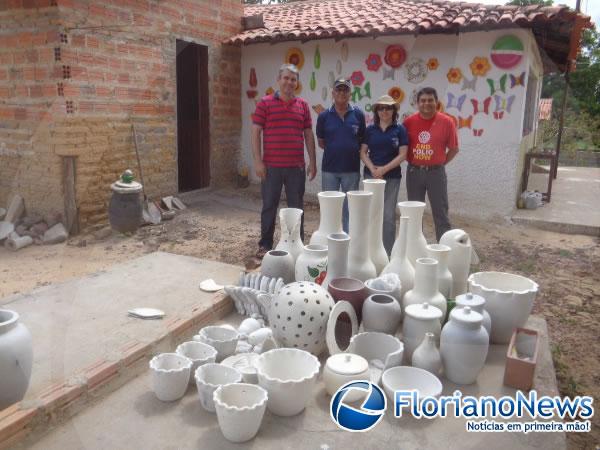 Conhecendo o trabalho em argila no bairro Curtume.(Imagem:FlorianoNews)