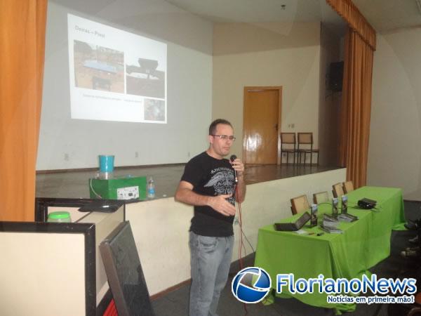 Físico oeirense apresenta livro sobre ?Energia Solar? no IFPI em Floriano.(Imagem:FlorianoNews)