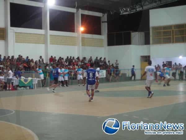 Tarde esportiva é realizada com alunos do colégio Estadual.(Imagem:FlorianoNews)