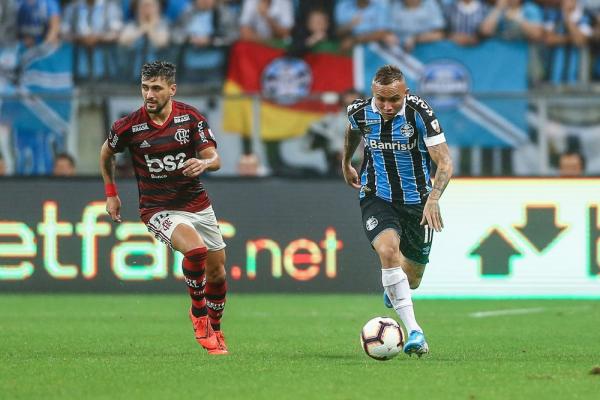 Arrascaeta se lesionou no jogo de ida com o Grêmio, em Porto Alegre.(Imagem: Lucas Uebel/Grêmio FBPA)