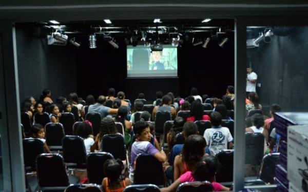 Cultura de Floriano promove 1ª sessão de cinema na Estação Cidadania Nivaldo Júnior.(Imagem:SECOM)
