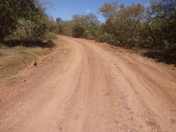 Máquinas da Prefeitura estão trabalhando na recuperação de estradas vicinais de Floriano.(Imagem:FlorianoNews)