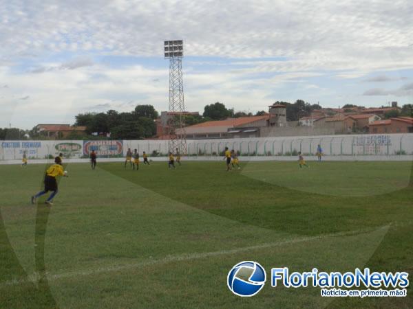 Jogo Solidário arrecada 100 kg de alimentos em prol da APAE de Floriano.(Imagem:FlorianoNews)