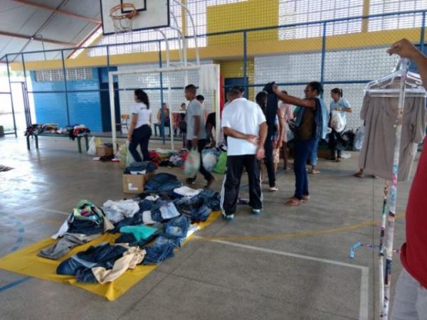 Curso de Administração de Floriano realiza ação de natal com distribuição de alimentos e roupas.(Imagem:UESPI)