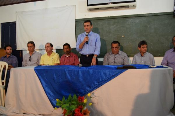 Prefeito se reúne com comerciantes do Centro Comercial do Cruzeiro.(Imagem:Waldemir Miranda)