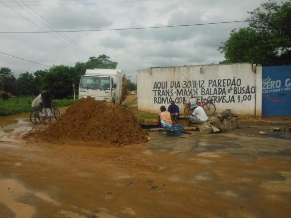 Rompimento de adutora causou falta de água em Floriano.(Imagem:FlorianoNews)