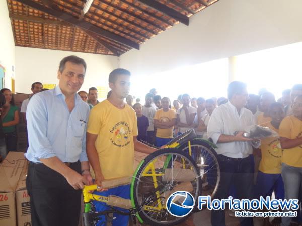 Estudantes da localidade Vereda Grande recebem bicicletas do Pedala Piauí.(Imagem:FlorianoNews)