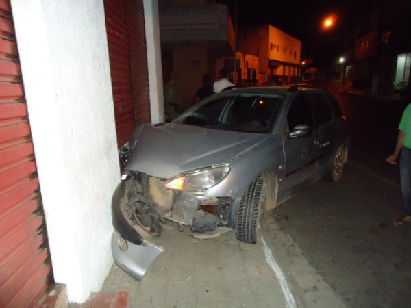 Mais um acidente é registrado na Avenida Getúlio Vargas, em Floriano.(Imagem:FlorianoNews)