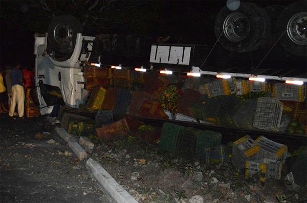 Acidente envolvendo carro, caminhão e animal, tira a vida de jovem em Buriti dos Lopes.(Imagem:Portal Boca do Povo)