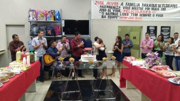 Gerente do Paraíba de Floriano faz aniversario e ganha festa surpresa.(Imagem:Divulgação)