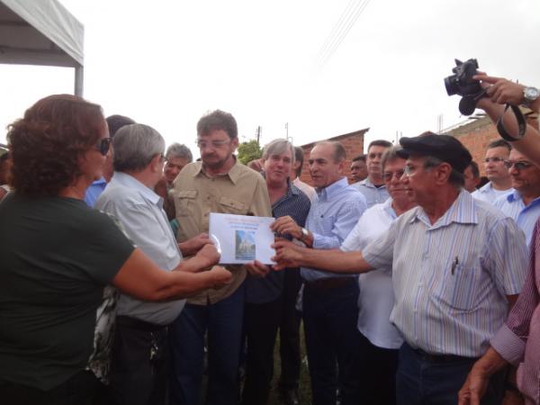 Wilson Martins assina ordem de serviço para a construção do Parque Beira-rio.(Imagem:FlorianoNews)