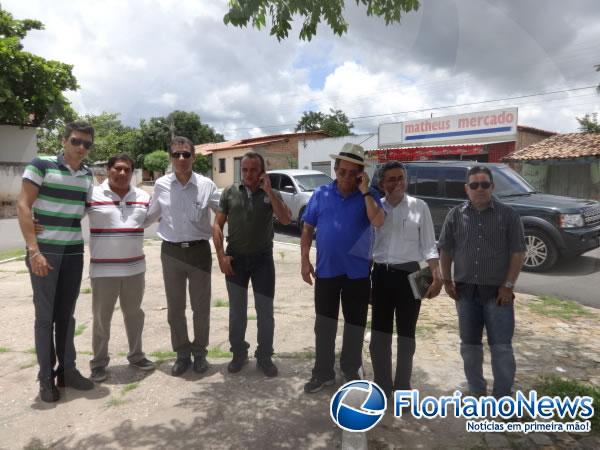 Secretário de Transportes visita bairro de Floriano e anuncia pavimentação asfáltica.(Imagem:FlorianoNews)