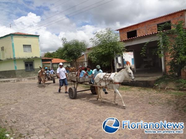 Festa dos Carroceiros atraiu dezenas de participantes em Nazaré do Piauí.(Imagem:FlorianoNews)