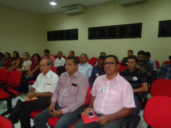 Marques Bezerra lança obra intitulada ?Pensando a Política Local?.(Imagem:FlorianoNews)