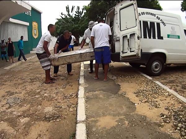 Instituto Médico Legal fez a remoção do corpo de dentro do presídio.(Imagem:Divulgação/Sinpouljuspi)