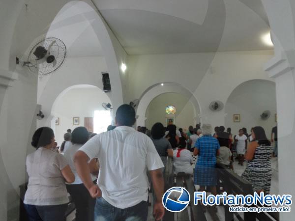 Católicos celebram Corpus Christi com missa e procissão.(Imagem:FlorianoNews)