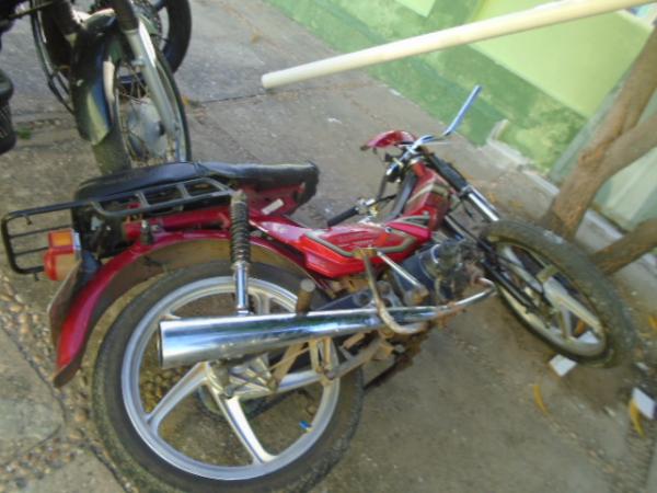 Motociclista colide contra poste na Avenida Bucar Neto.(Imagem:FlorianoNews)