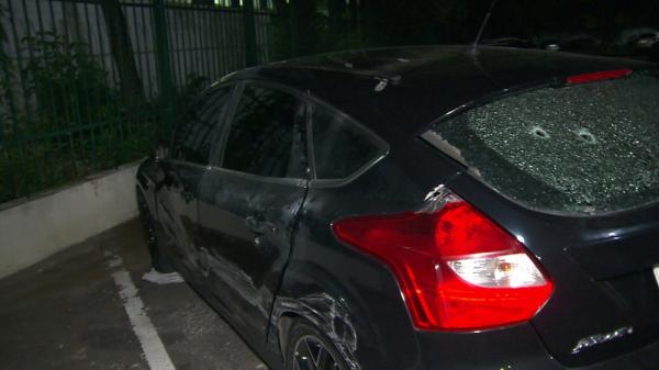 Carro perseguido pela polícia tem marcas de 9 tiros(Imagem:Reprodução/TV Globo)