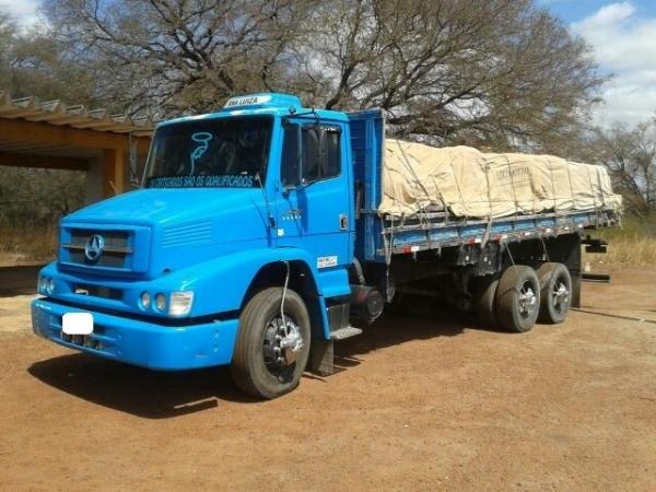 Caminhões são retidos por levar produtos perigosos irregularmente.(Imagem:Polícia Rodoviária Federal)