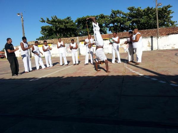 3º BPM ofereceu café da manhã aos alunos da APAE de Floriano.(Imagem:Reprodução/Facebook)