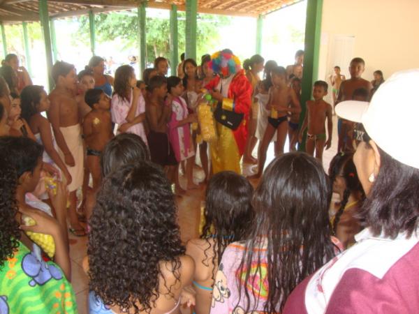 Já vestido de Palhaço Carrapeta, passou no Clube dos Professores para a festa das crianças da Escola 1º de Maio(Imagem:redação)