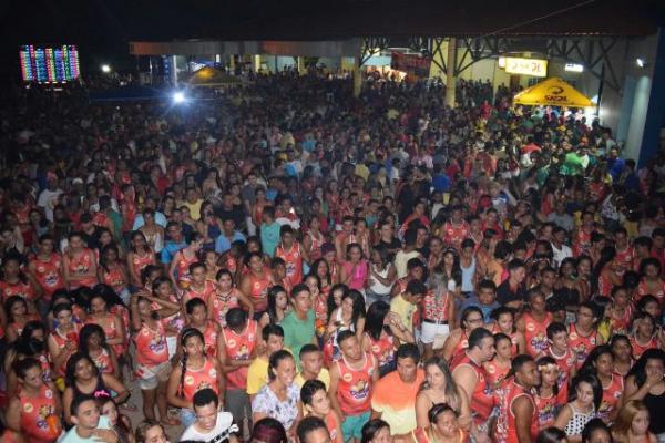 Prefeito Gilberto Júnior participa do Zé Pereira de Floriano.(Imagem:Waldemir Miranda)