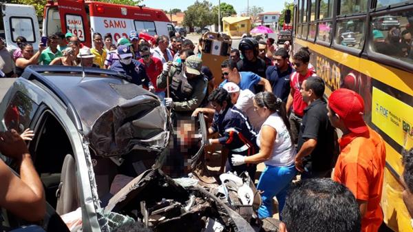 Motorista foi socorrido com vida e morreu no hospital em Esperantina.(Imagem:Kléber Oliveira / Revista AZ)