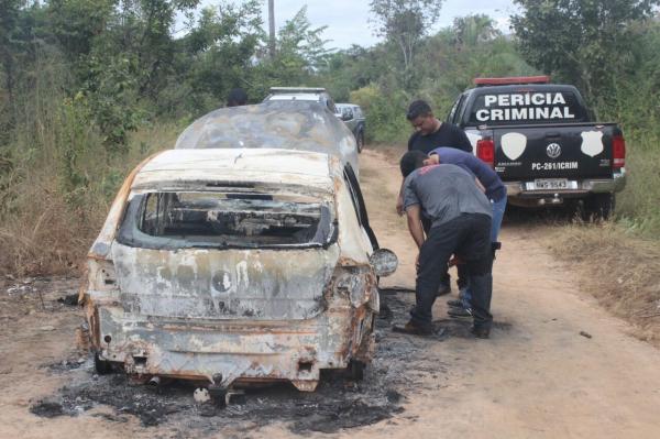 Carro foi encontrado incendiado próximo à BR-226.(Imagem:Júnior Feitosa/G1 PI)