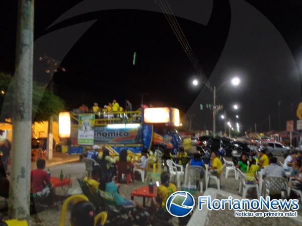 Após jogo do Brasil, torcedores comemoraram empate no cais da Beira-Rio.(Imagem:FlorianoNews)