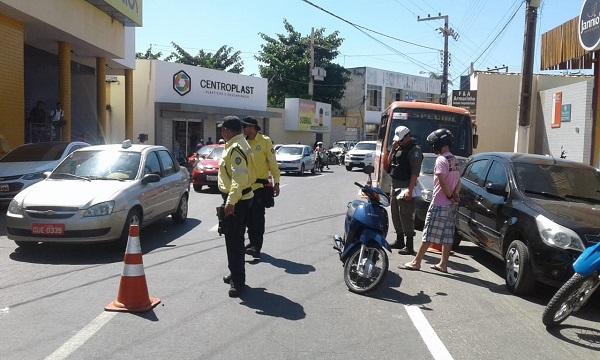 Polícia Militar e Sutran realizam blitz no centro de Floriano.(Imagem:Divulgação)
