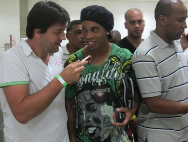 Ronaldinho Gaucho está curtindo as férias enquanto nada se resolve.(Imagem:Janir Junior/Globoesporte.com)