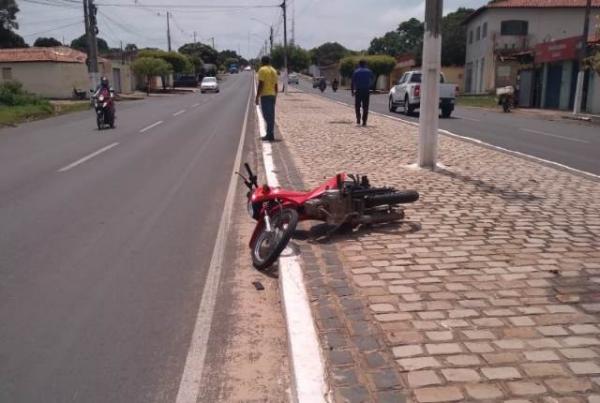 Motociclista sofre fratura em acidente de trânsito em Floriano.(Imagem:Divulgação/PM)