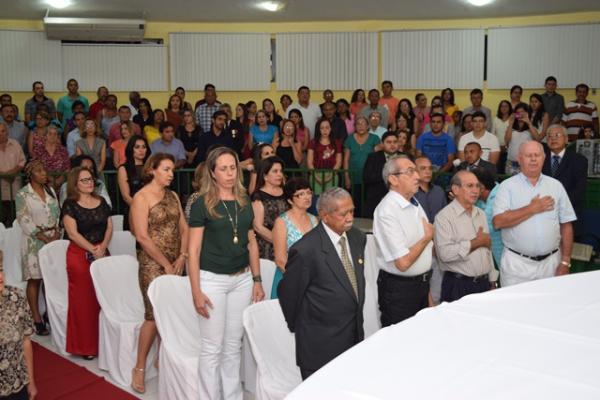 Personalidades são homenageadas com o Titulo de Cidadão Florianense.(Imagem:Waldemir Miranda)