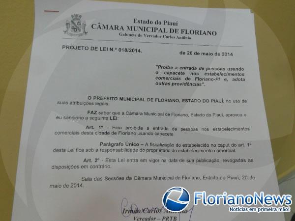 Aprovado Projeto de Lei que proíbe uso de capacete em estabelecimentos comerciais em Floriano.(Imagem:FlorianoNews)