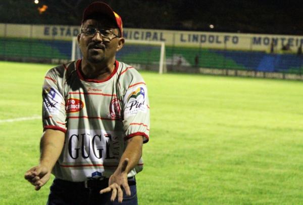 Catita, técnico do Caiçara, quer que equipe conquiste primeiro ponto na competição.(Imagem:Renan Morais)