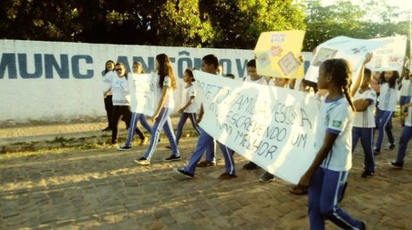 Escola Antônio Waquim promove caminhada educativa em prol da família.(Imagem:FlorianoNews)