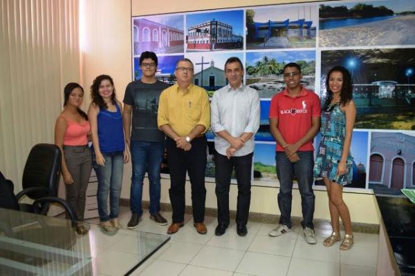 Professor e Acadêmicos da UFPI apresentam projeto voltado para catadores de lixo.(Imagem:Secom)